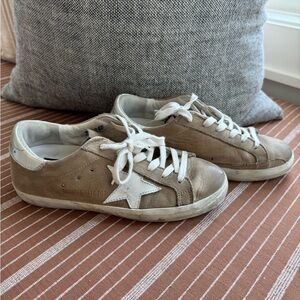 Golden Goose Camel/white low top